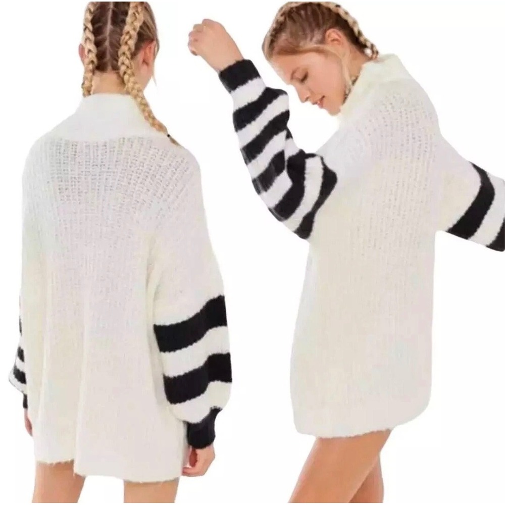 Urban Outfitters Gemini Cream Striped Sleeve‎ Turtleneck chunky knit Sweater